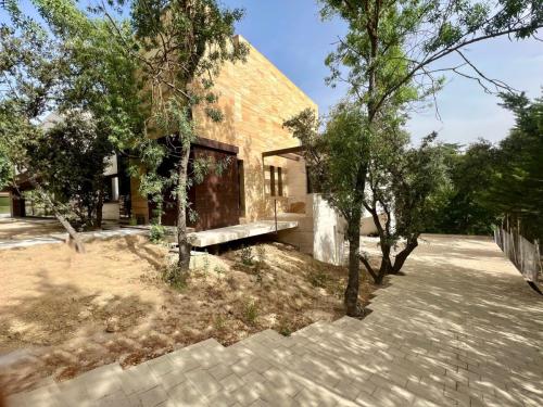 E776DE0C-FBAF-46D6-BFC8-C05F2BF29CFE